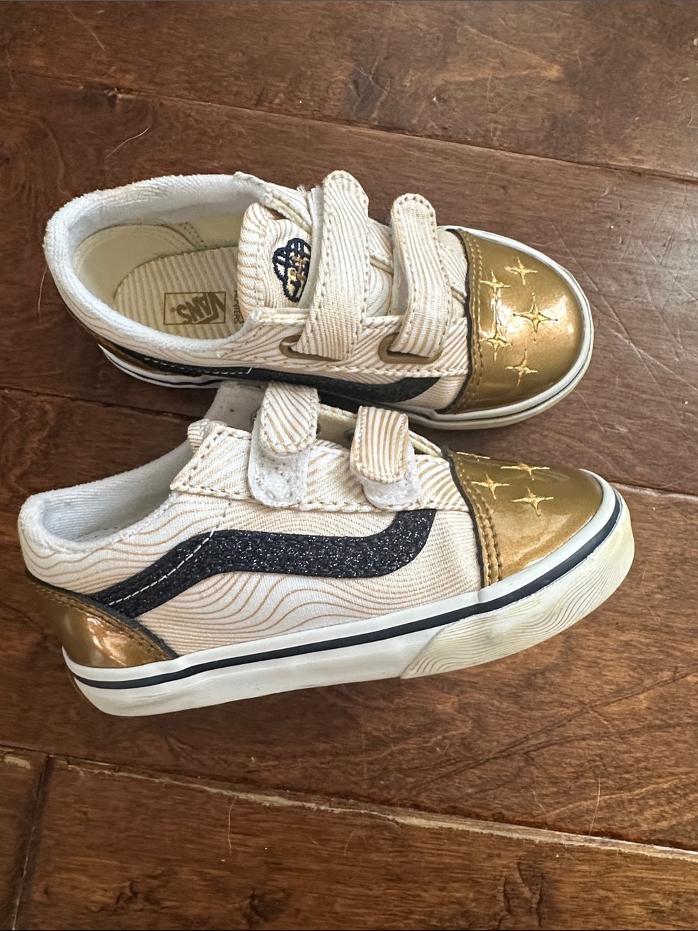 Vans Kids Kpop Huntrix Cream & Gold Glitter Stripe Velcro Shoes